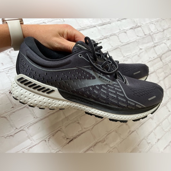 Brooks men’s running sneakers - Picture 2 of 6
